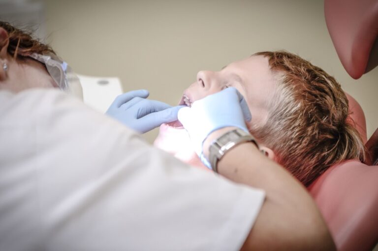 Cómo combatir el miedo de los niños al dentista