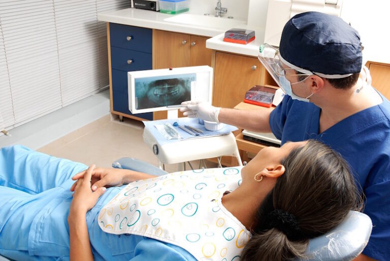 Sin miedo al dentista: Implantes indoloros en Móstoles para una experiencia relajante